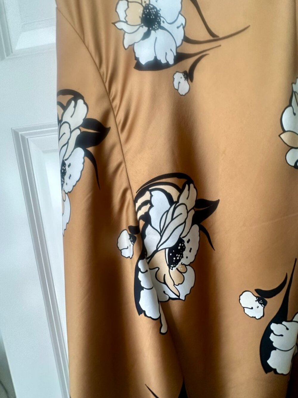 WHBM Floral Satin Midi Skirt Size 2 - Picture 8 of 11